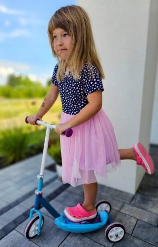 Sukienka dziewczęca bawełniana w serduszka z tiulowym dołem