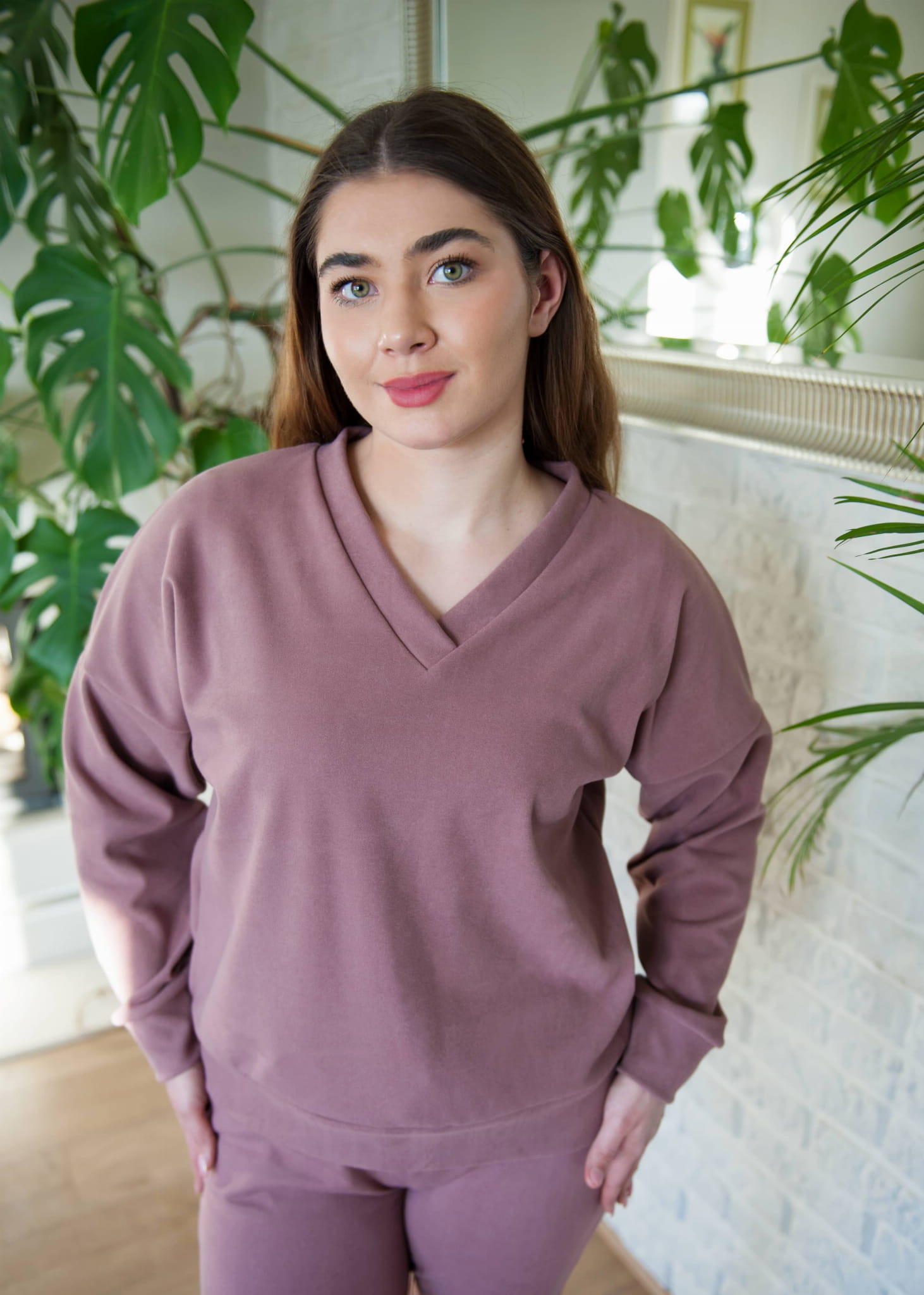 Bluzy damskie – jak wybrać idealny model do każdej stylizacji?